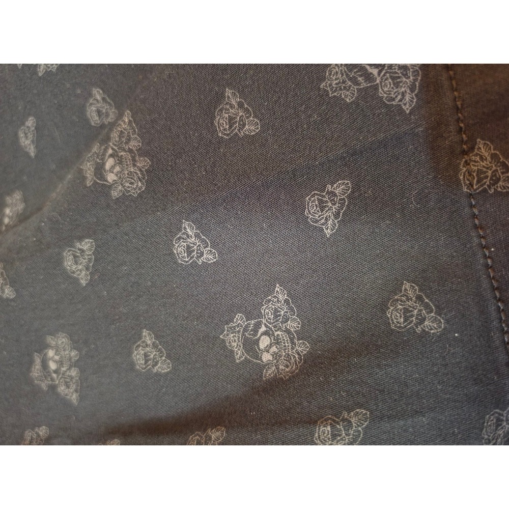Modern Culture Men's Flat Front Chino Shorts Size 32 - Black Skulls & Roses NWT - Picture 4 of 4